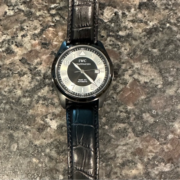 Watch - Picture 2 of 4